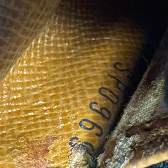 LOUIS VUITTON
Monogram Porte Tresor Etui Papiers
Wallet vintage converted - Picture 14 of 15